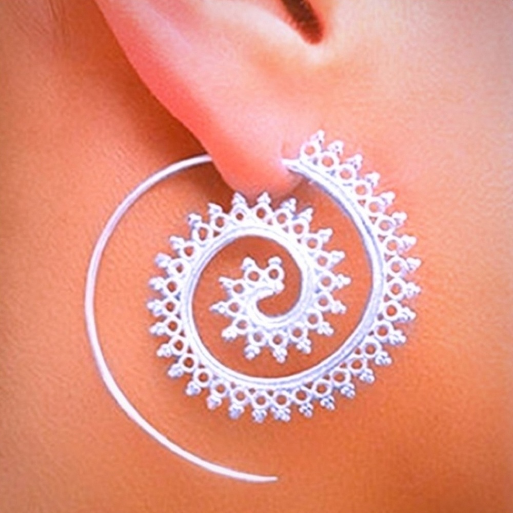 ISO A NECKLACE or CHOKER